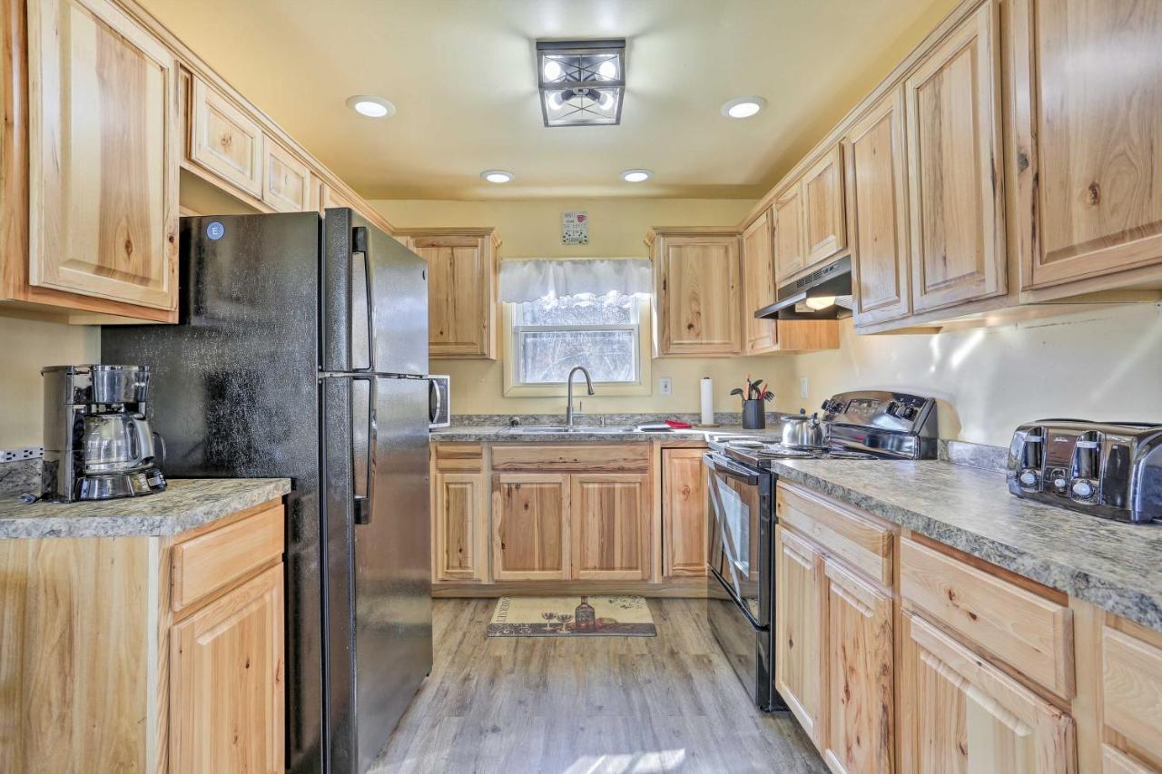 Peaceful Poconos Home With Lake And Pool Access! Long Pond Luaran gambar
