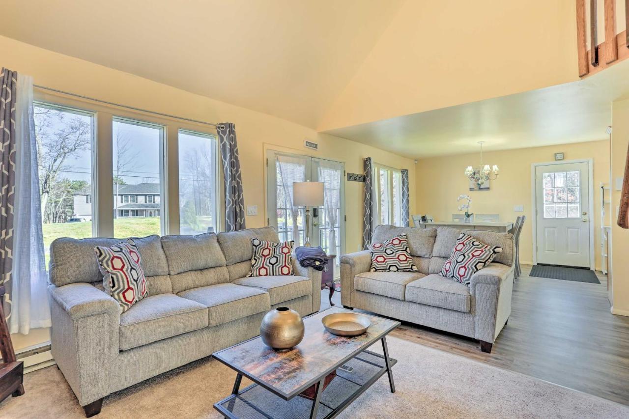 Peaceful Poconos Home With Lake And Pool Access! Long Pond Luaran gambar
