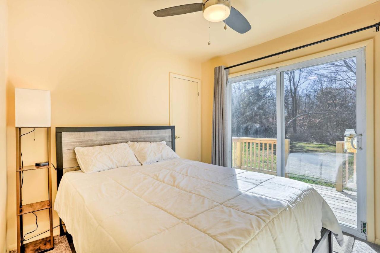 Peaceful Poconos Home With Lake And Pool Access! Long Pond Luaran gambar