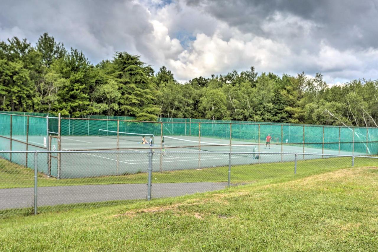 Peaceful Poconos Home With Lake And Pool Access! Long Pond Luaran gambar