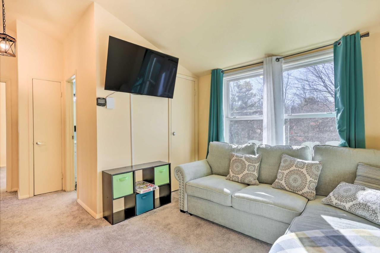 Peaceful Poconos Home With Lake And Pool Access! Long Pond Luaran gambar