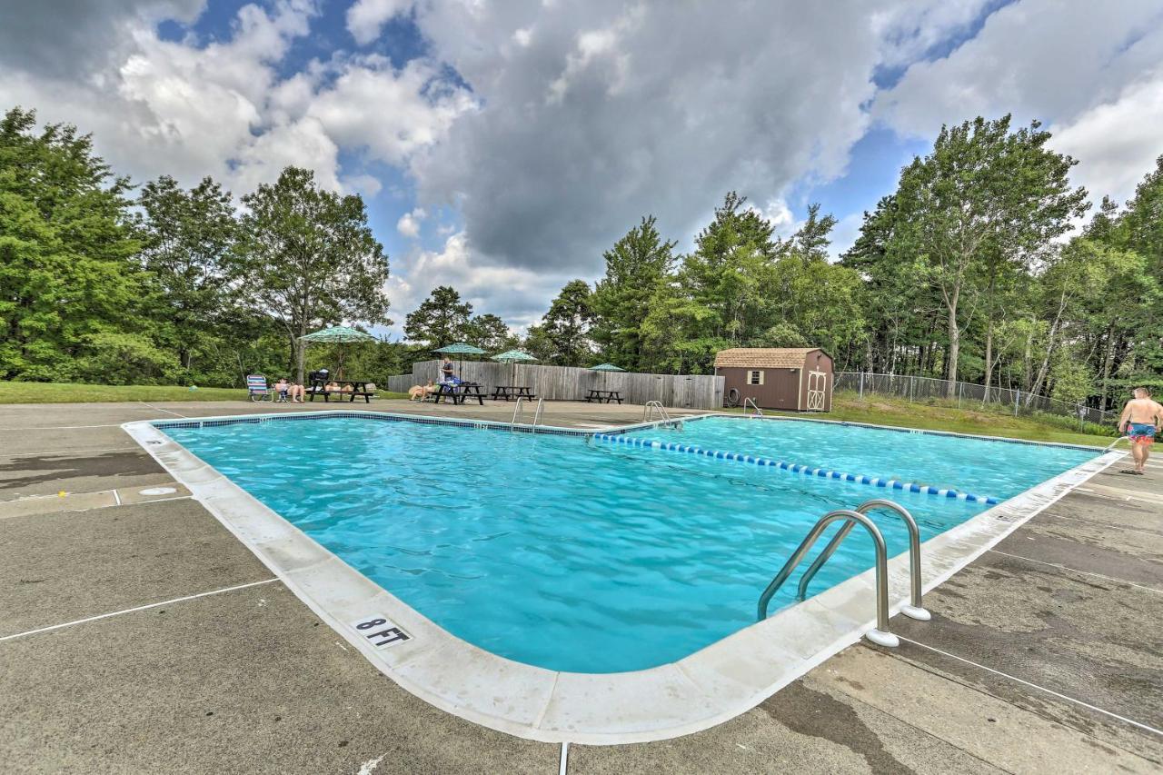 Peaceful Poconos Home With Lake And Pool Access! Long Pond Luaran gambar