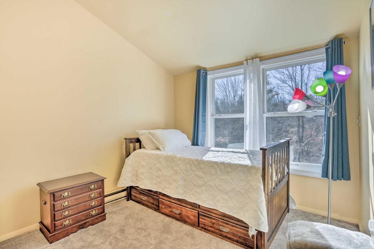 Peaceful Poconos Home With Lake And Pool Access! Long Pond Luaran gambar